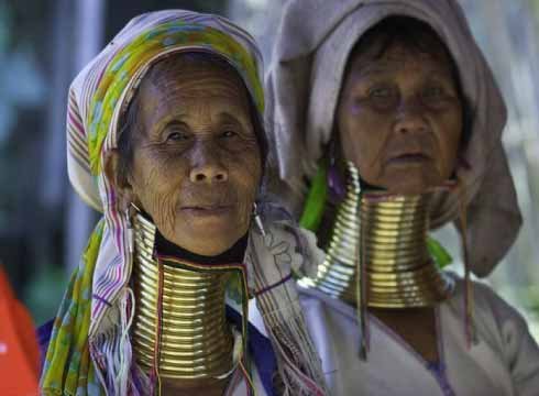 Wearing rings to have a giraffe's neck in Thailand