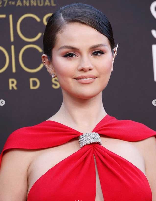 Selena Gomez is One of the Hot Female Celebrities